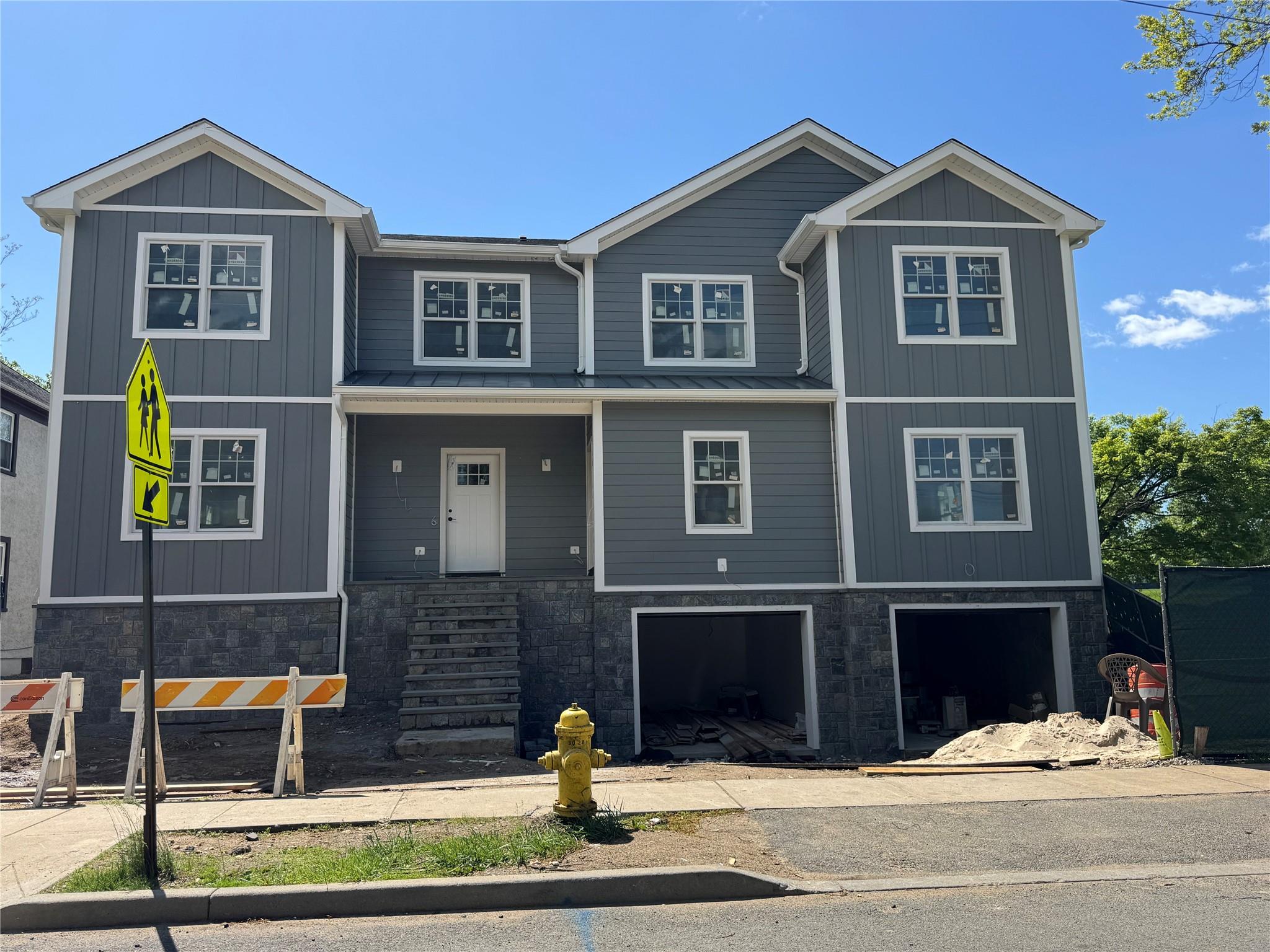 Nelson Avenue, Harrison, New York - 4 Bedrooms  
4 Bathrooms  
8 Rooms - 