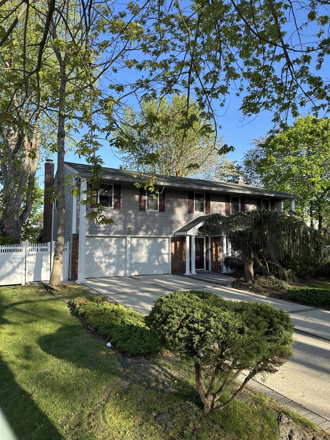 Property for Sale at Algonquin Lane, Commack, Hamptons, NY - Bedrooms: 4 
Bathrooms: 3  - $845,000