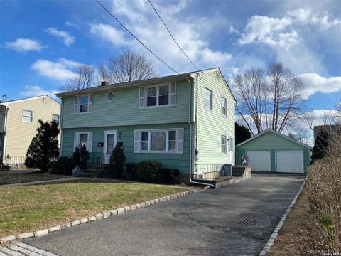 Multifamily For Rent - 50 Grand Place<br/> Suffolk County, East Northport, NY 11731