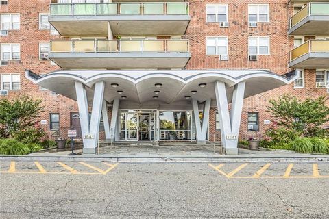 Photo of 1853 Central Park Avenue #6A, Yonkers, NY 10710 (MLS # H6285709)