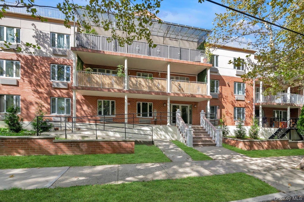 Photo of 6434 Grand Central Parkway #3G, Forest Hills, NY 11375 (MLS # 1048069)