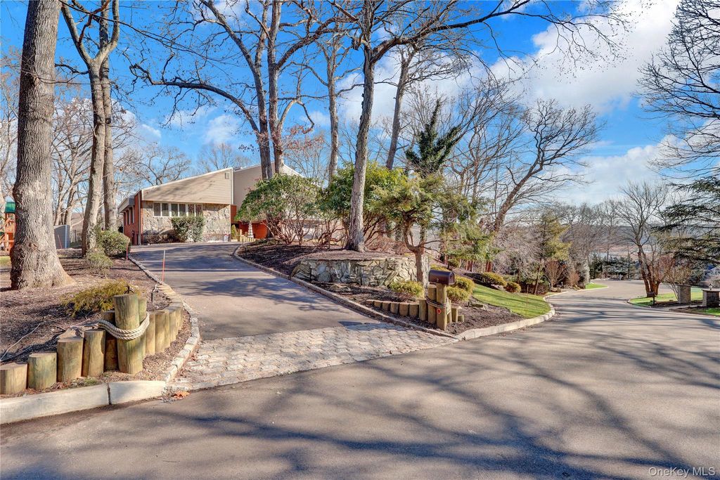 Photo of 2 Riverview Terrace, Smithtown, NY 11787 (MLS # 952372)