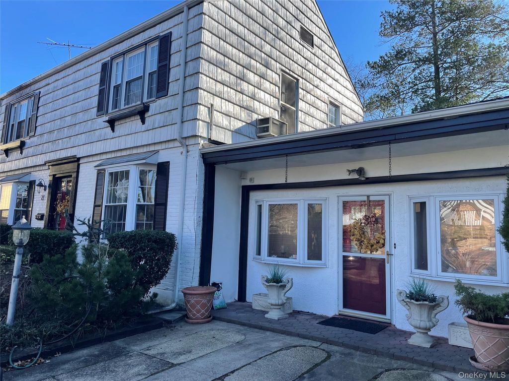 Photo of 27 Birch Lane, Valley Stream, NY 11581 (MLS # 942753)