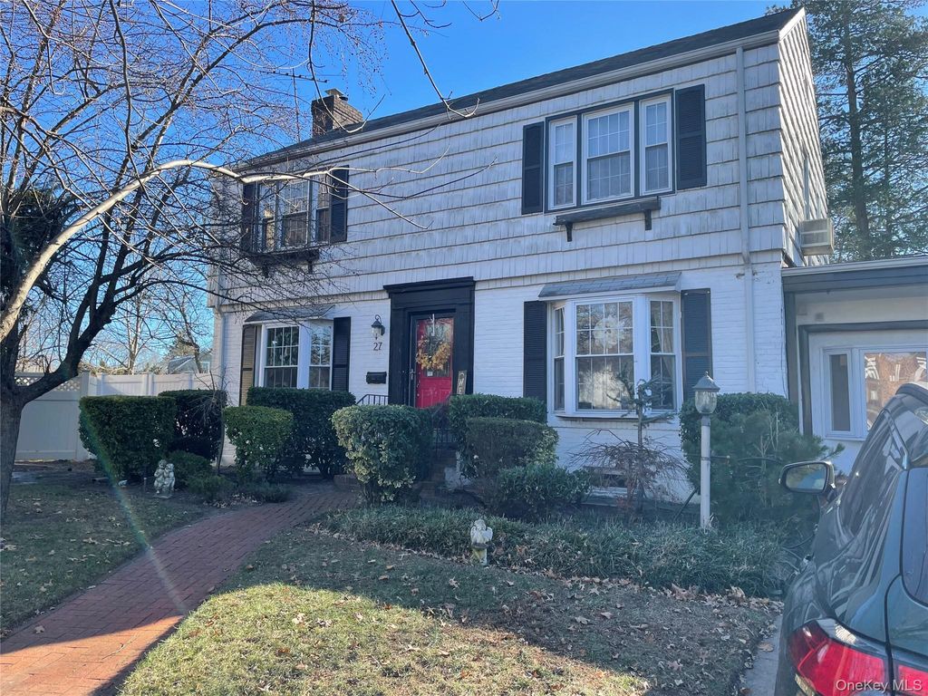 Photo of 27 Birch Lane, Valley Stream, NY 11581 (MLS # 942753)