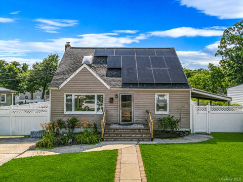 Homes For Sale - 14 Sylvan Street<br/> Bay Shore, NY 11706