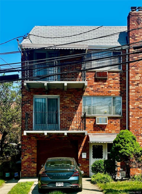 Multifamily For Sale - 74-09 58th Avenue<br/> Queens County, Middle Village, NY 11379