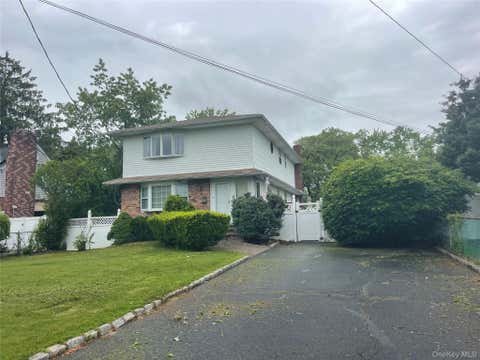 Homes For Sale - 19 Oak Street<br/> Deer Park, NY 11729