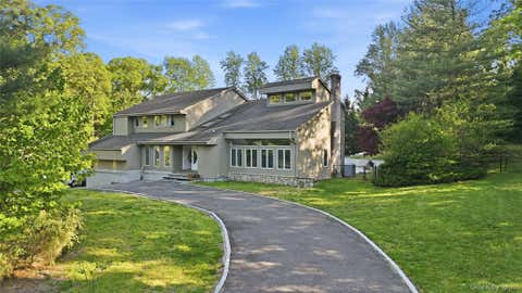 Homes For Sale - 31 Sherwood Gate<br/> Oyster Bay, NY 11771