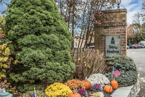 55 Harbor North Amityville NY 11701