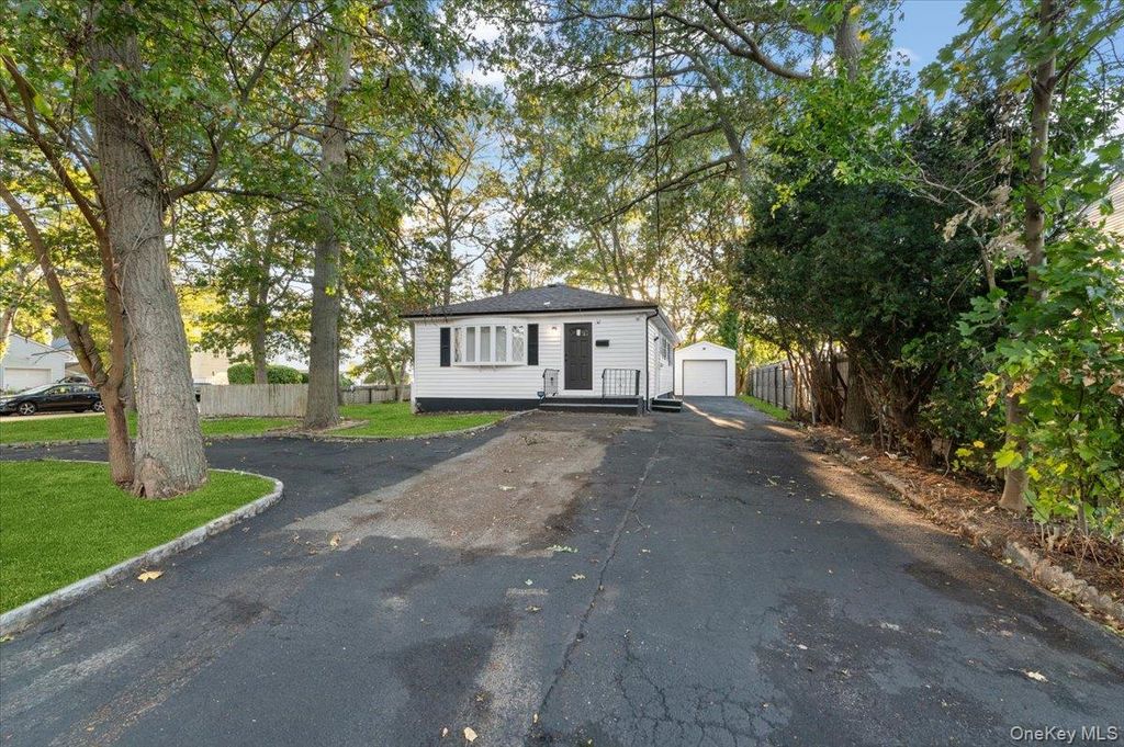 Photo of 1358 Saxon Avenue, Bay Shore, NY 11706 (MLS # 921821)