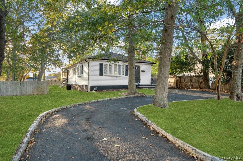 Photo of 1358 Saxon Avenue, Bay Shore, NY 11706 (MLS # 921821)