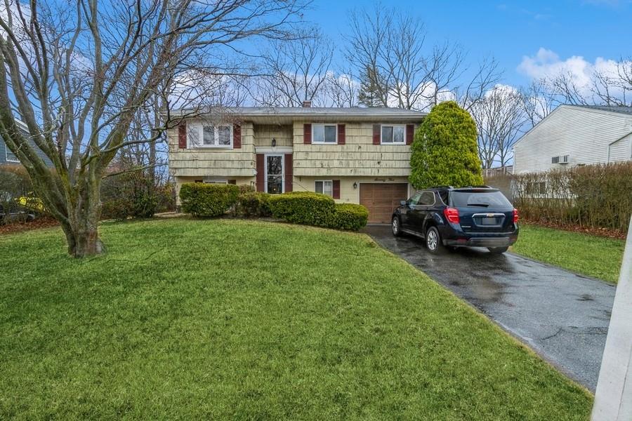 75 Harvest Lane, West Islip, New York image 4