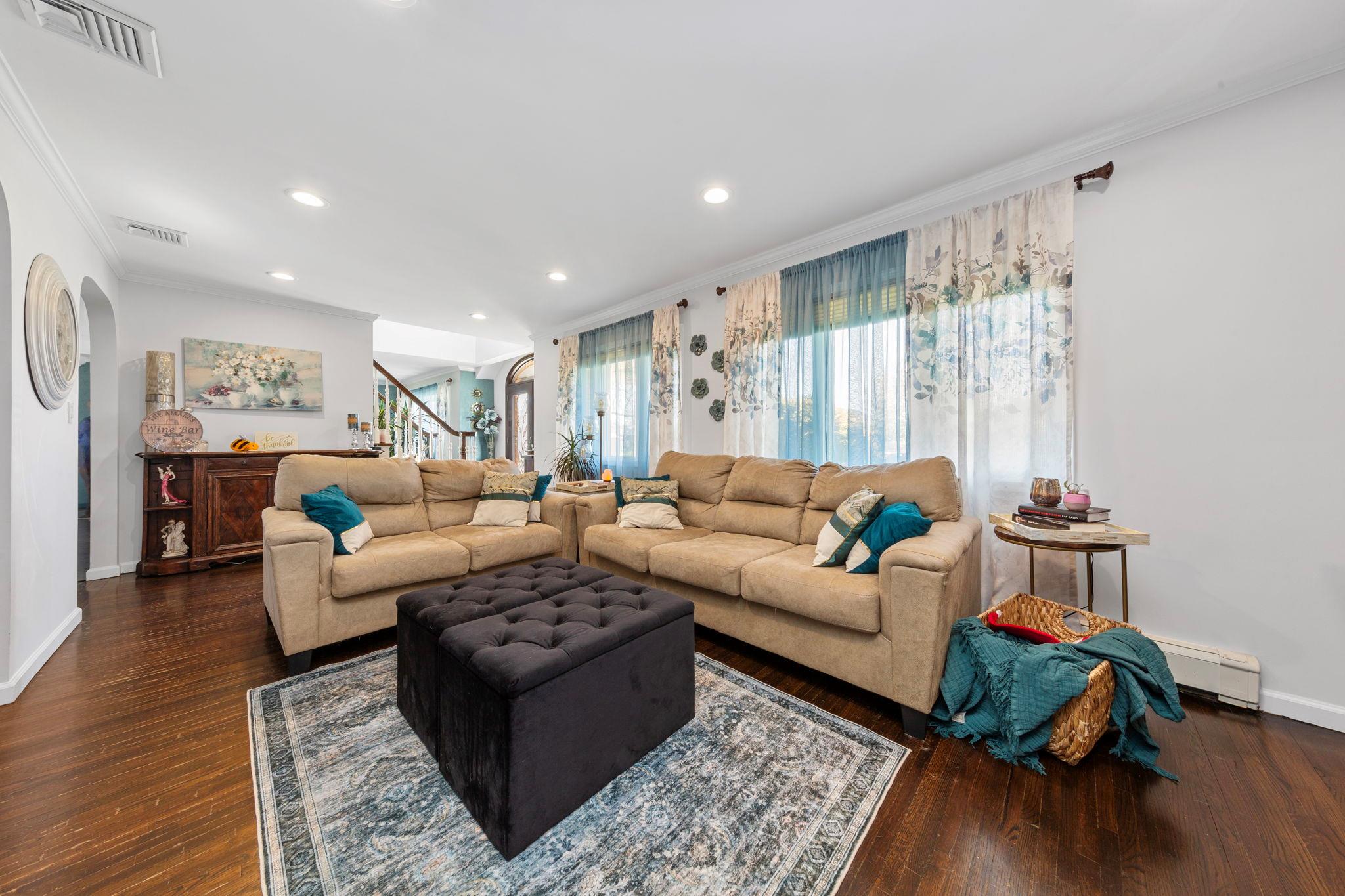 3585 Centerview Avenue, Wantagh, New York image 6