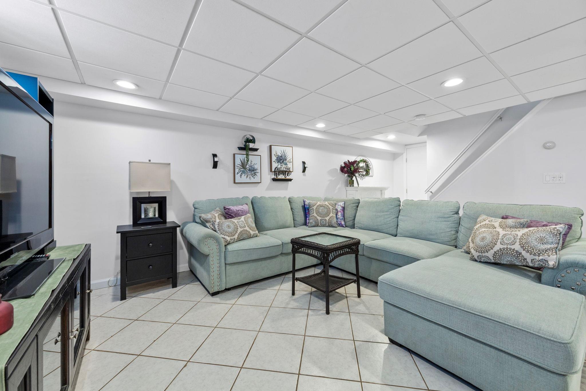 3585 Centerview Avenue, Wantagh, New York image 21