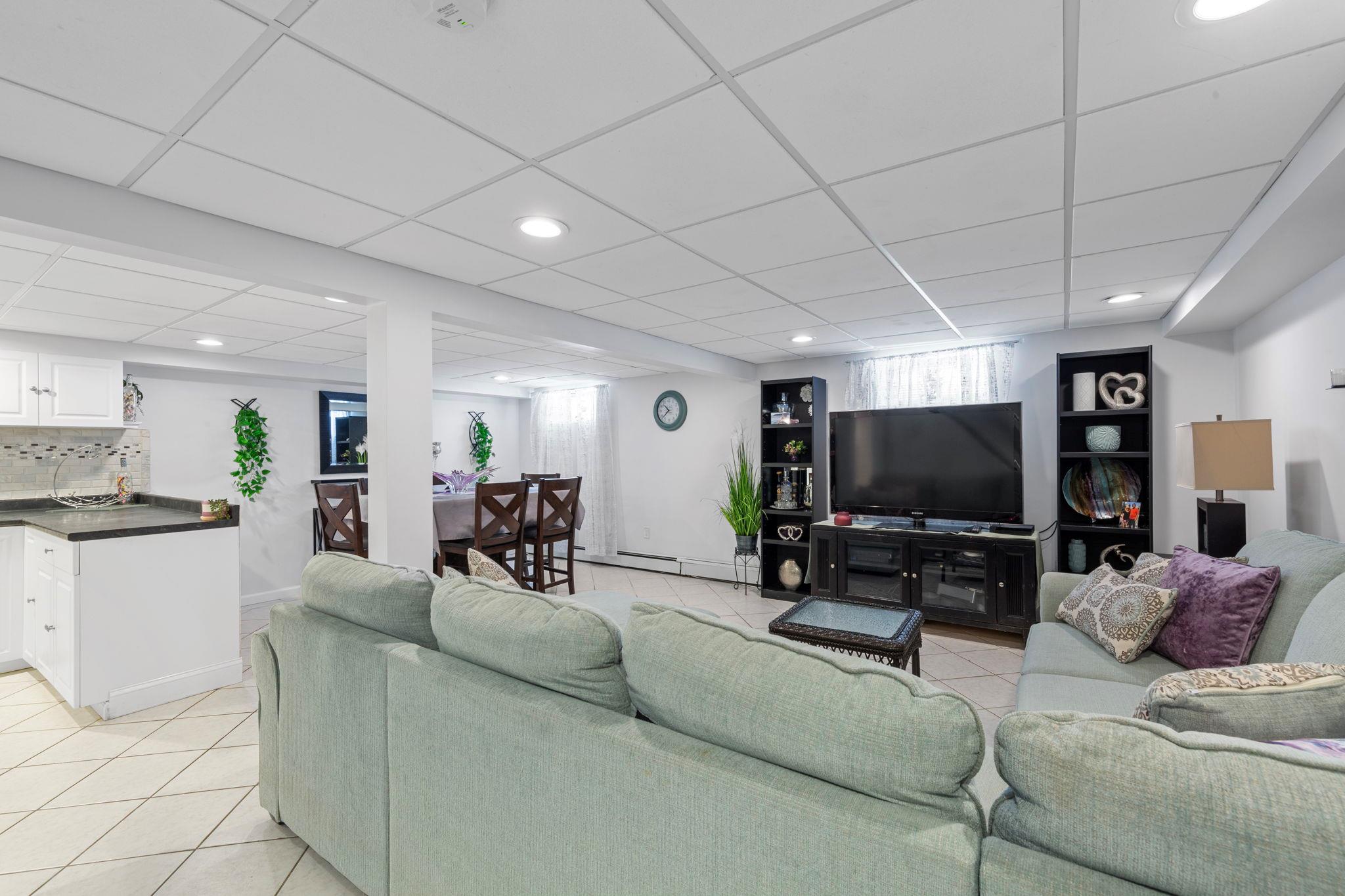 3585 Centerview Avenue, Wantagh, New York image 24