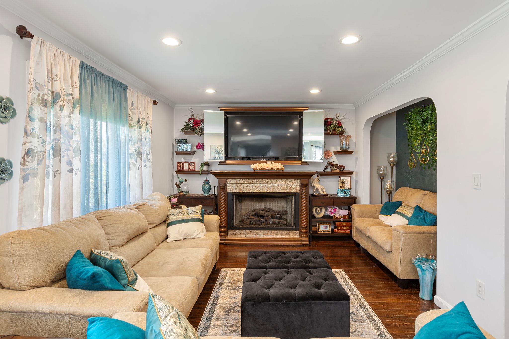 3585 Centerview Avenue, Wantagh, New York image 4