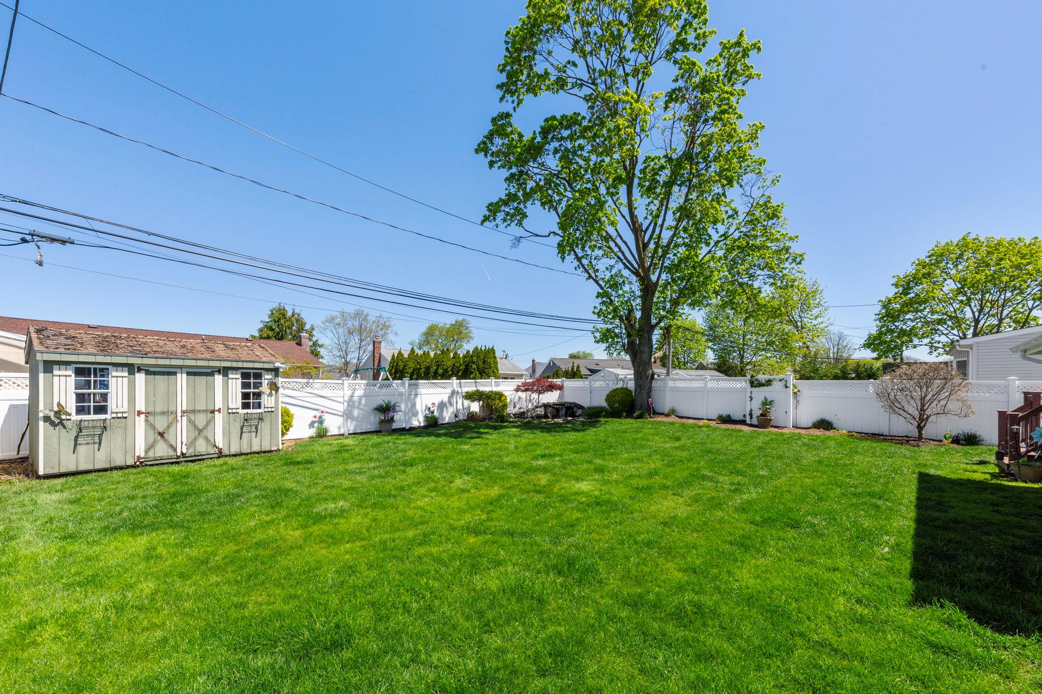 3585 Centerview Avenue, Wantagh, New York image 31