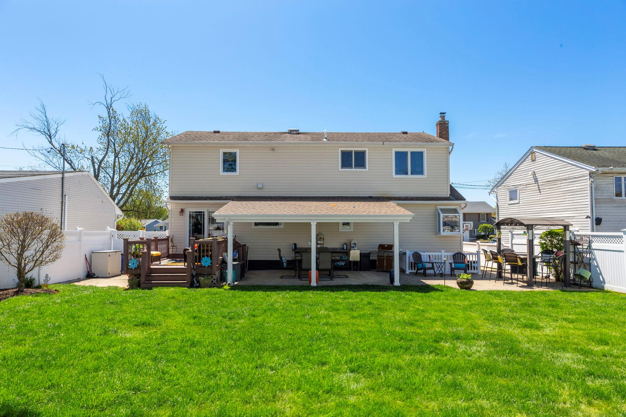 3585 Centerview Avenue, Wantagh, New York image 32
