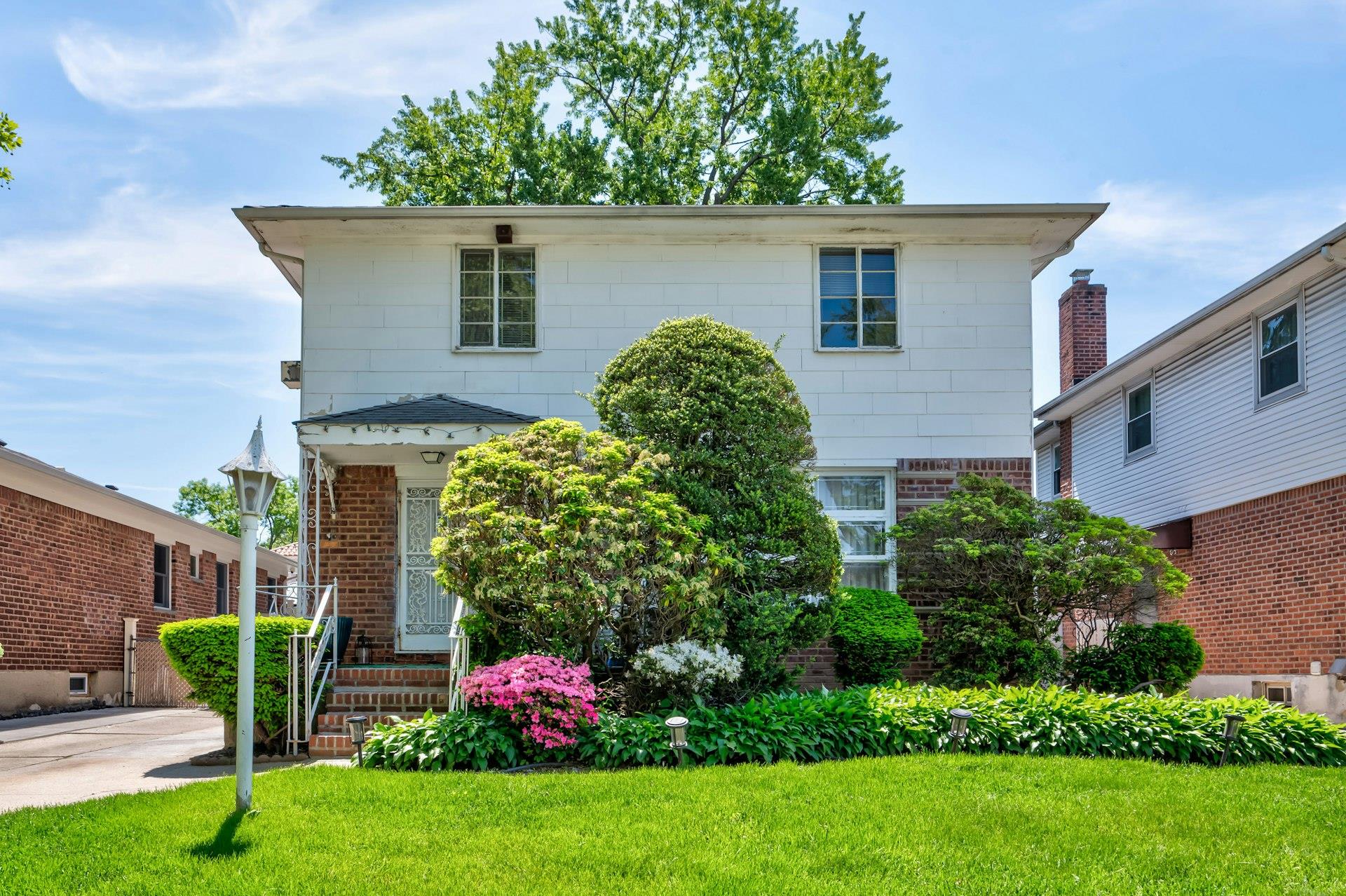 Property for Sale at 50th Avenue, Fresh Meadows, Queens, NY - Bedrooms: 3 
Bathrooms: 2 
Rooms: 8  - $998,888