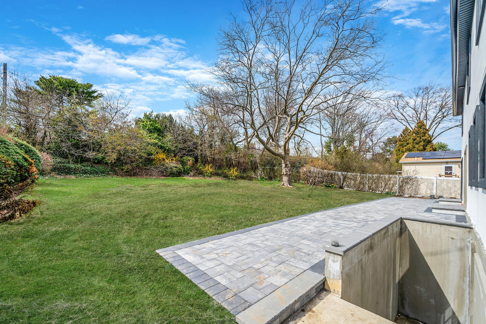 51 Maytime Drive, Jericho, New York image 2