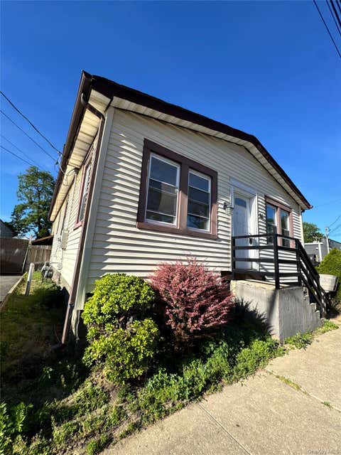 Homes For Rent - 64 Sprague Avenue #WHOLE HOUSE<br/> Amityville, NY 11701