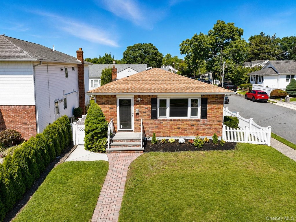 Photo of 12 Grant Avenue, Bethpage, NY 11714 (MLS # 1043288)