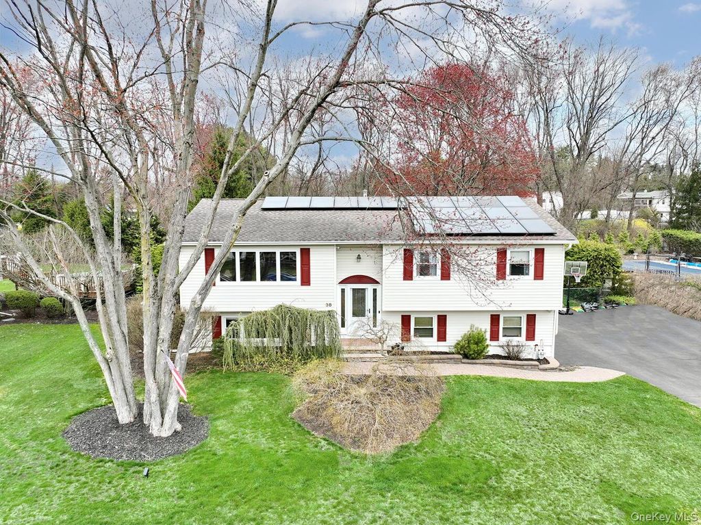 Photo of 38 Westlyn Drive, Bardonia, NY 10954 (MLS # 969917)