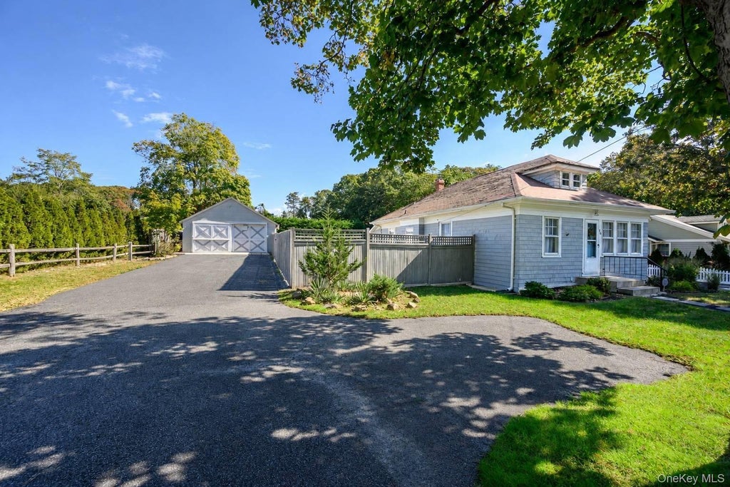 Photo of 16 Squiretown Road, Hampton Bays, NY 11946 (MLS # 1061320)