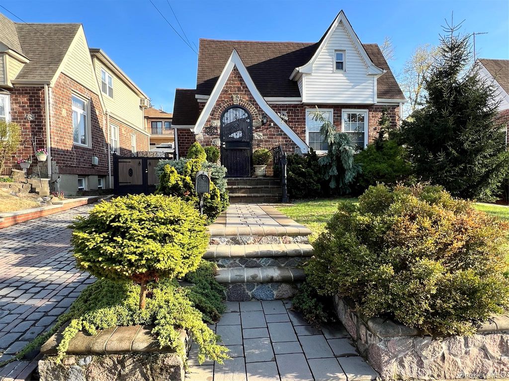 Photo of 24912 Rushmore Terrace, Little Neck, NY 11362 (MLS # 986633)