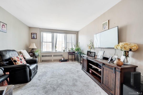 333 BRONX RIVER RD APT 712, YONKERS, NY 10704 - Image bdeefe6ec3804efaf141c5bebfe7843d/975389404