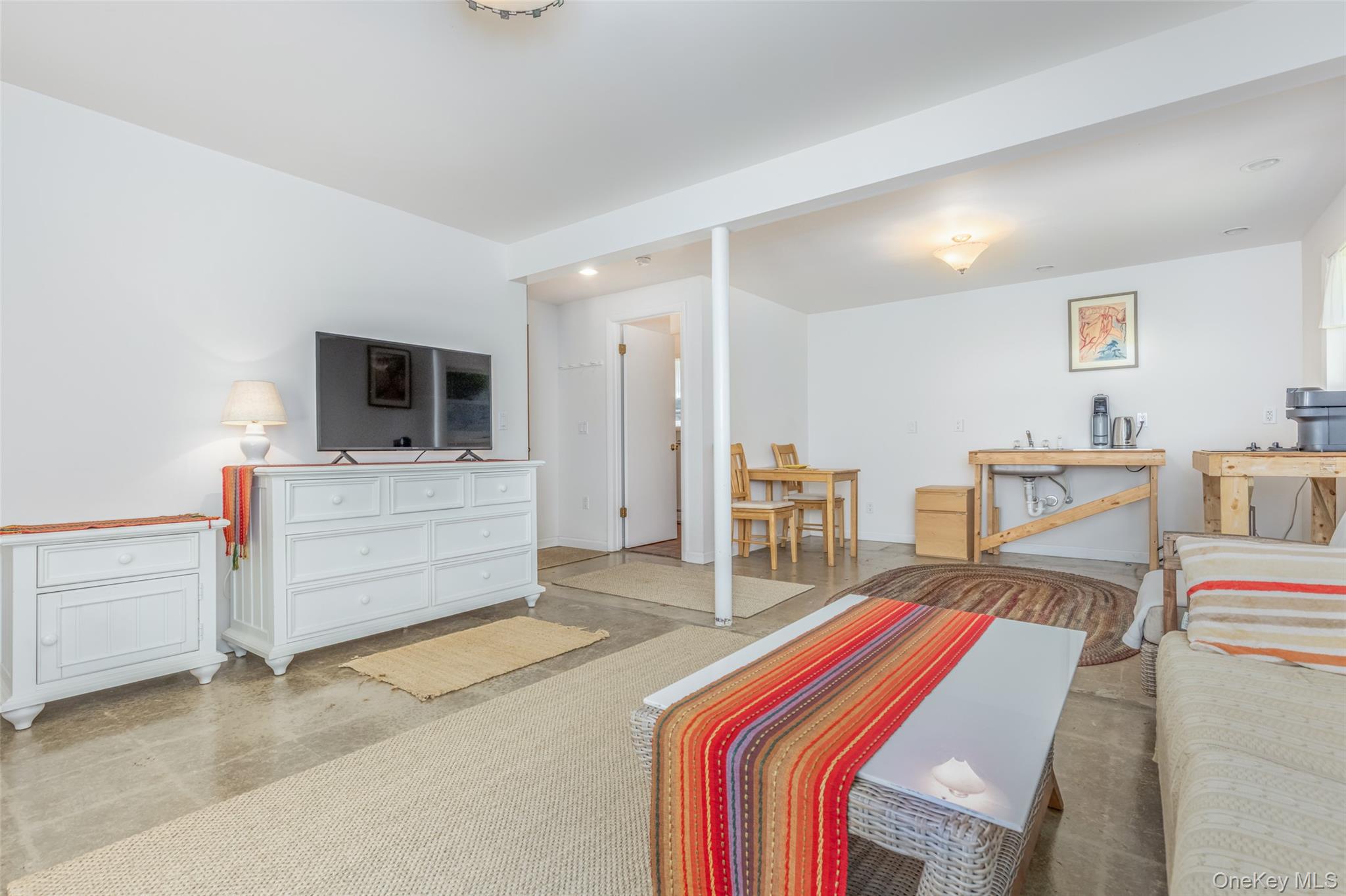 Rhinebeck, New York 12572, United States, 3 Bedrooms Bedrooms, ,2 BathroomsBathrooms,Residential,Active,220657