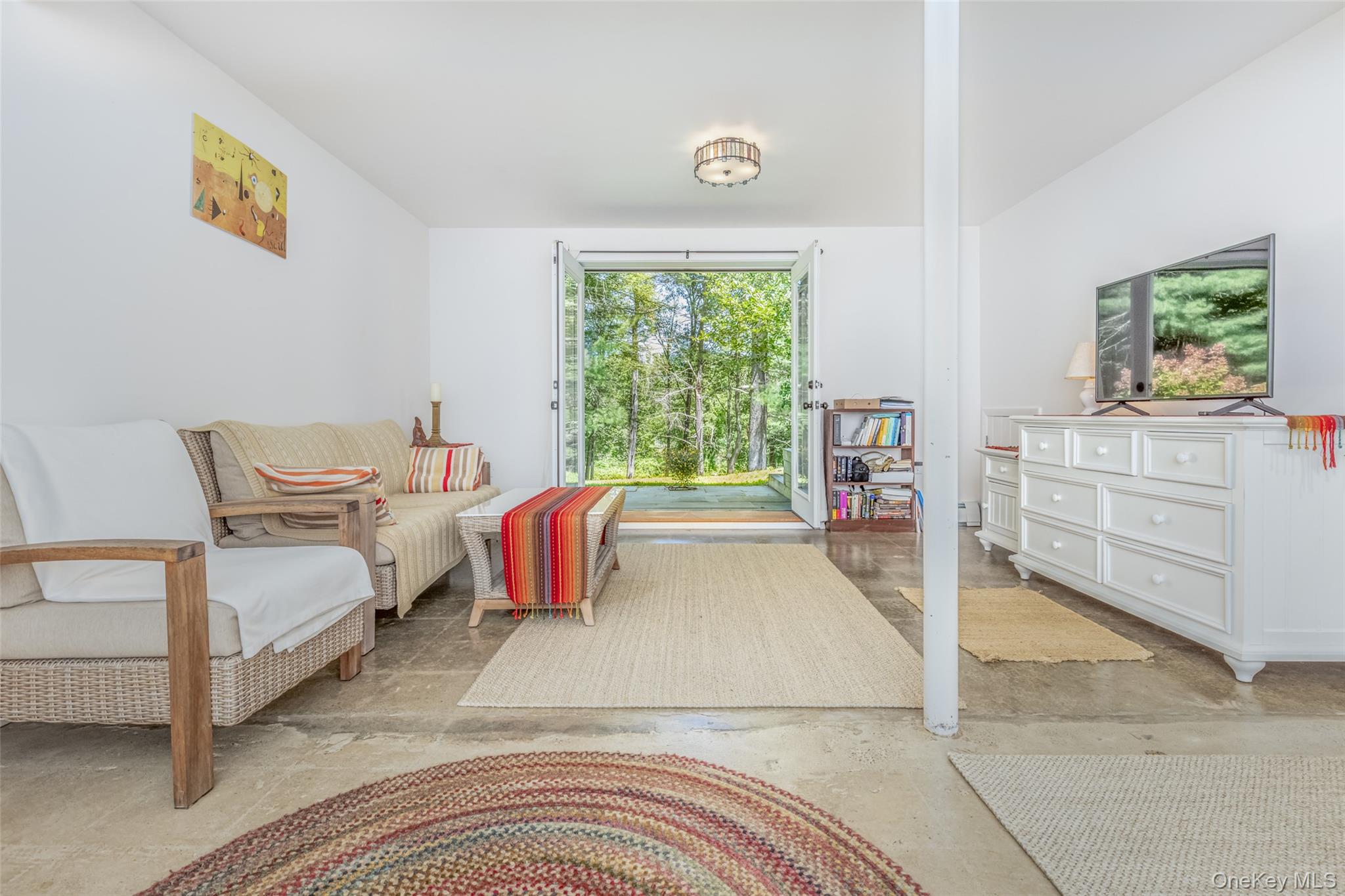 Rhinebeck, New York 12572, United States, 3 Bedrooms Bedrooms, ,2 BathroomsBathrooms,Residential,Active,220657