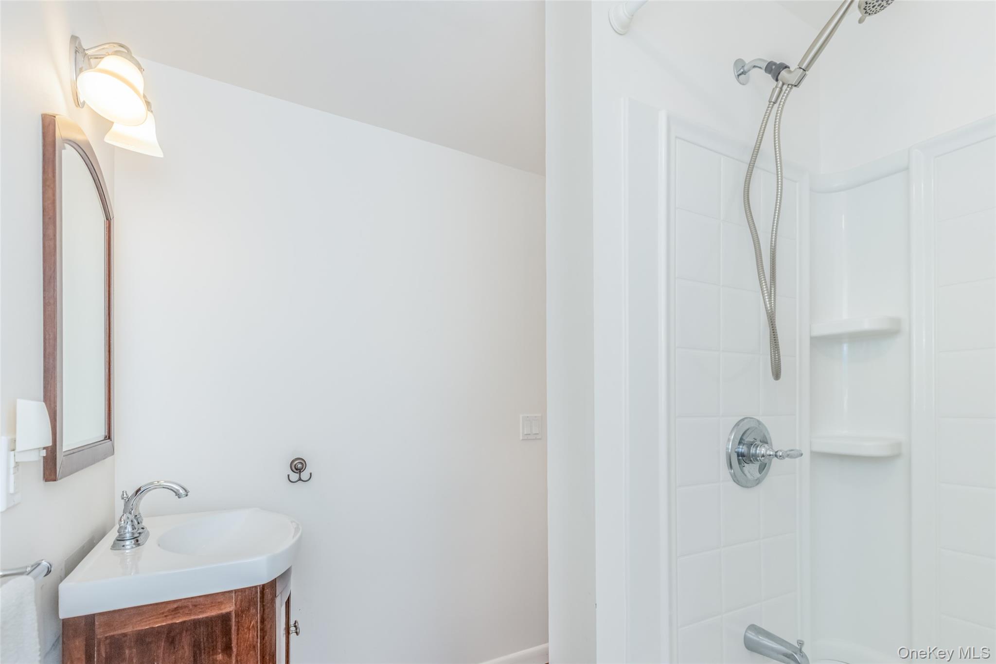 Rhinebeck, New York 12572, United States, 3 Bedrooms Bedrooms, ,2 BathroomsBathrooms,Residential,Active,220657