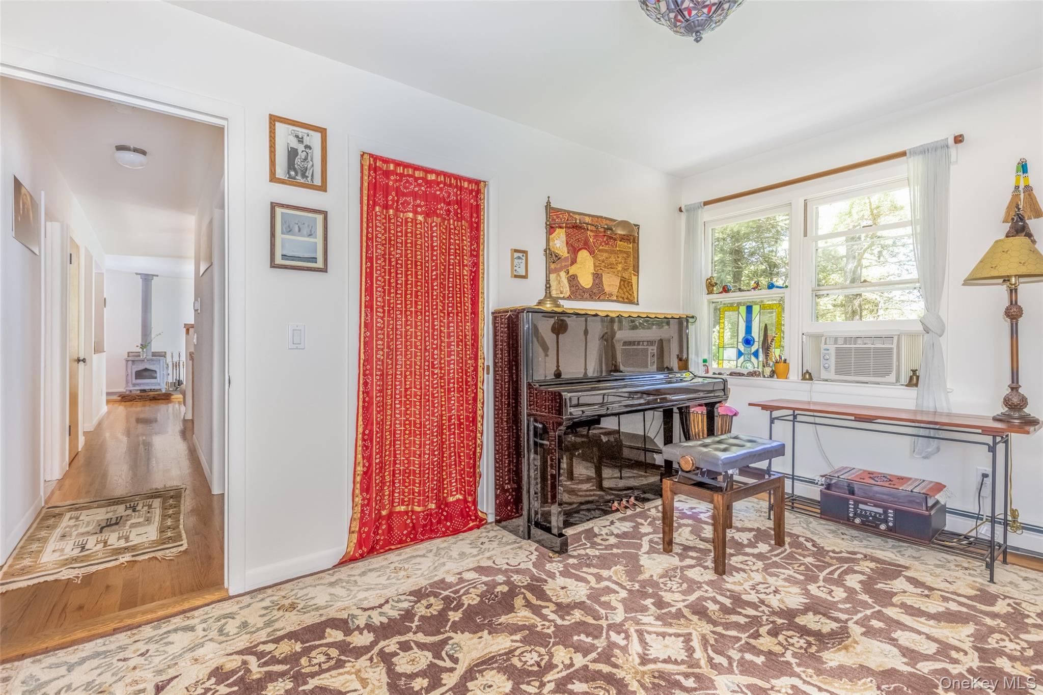 Rhinebeck, New York 12572, United States, 3 Bedrooms Bedrooms, ,2 BathroomsBathrooms,Residential,Active,220657