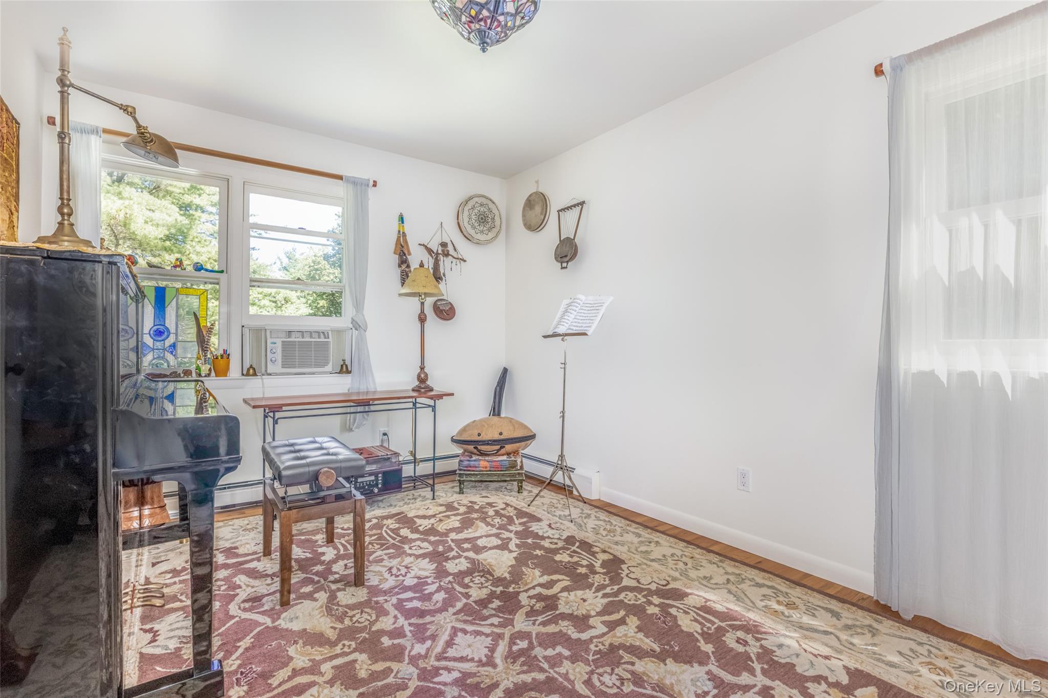 Rhinebeck, New York 12572, United States, 3 Bedrooms Bedrooms, ,2 BathroomsBathrooms,Residential,Active,220657