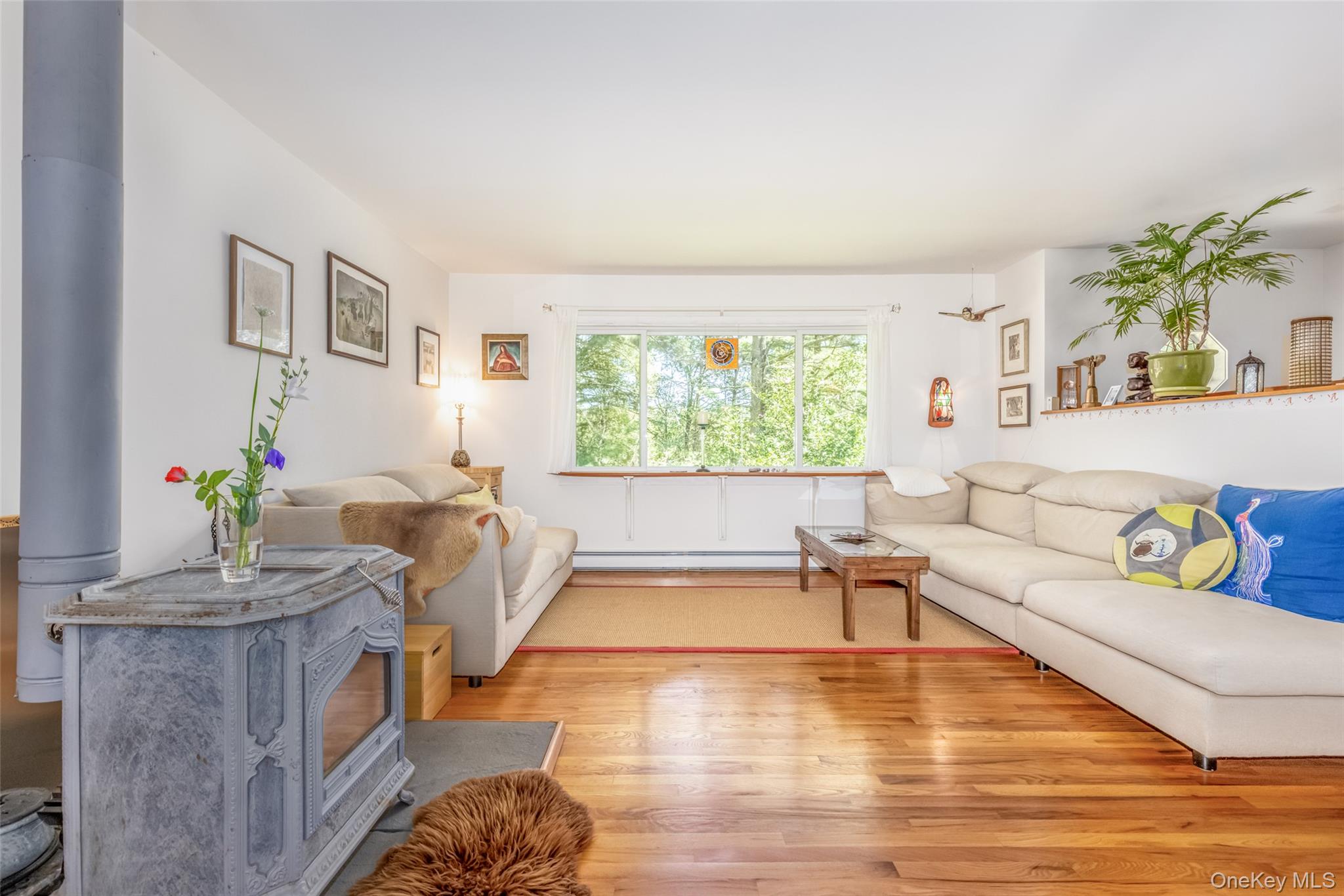Rhinebeck, New York 12572, United States, 3 Bedrooms Bedrooms, ,2 BathroomsBathrooms,Residential,Active,220657