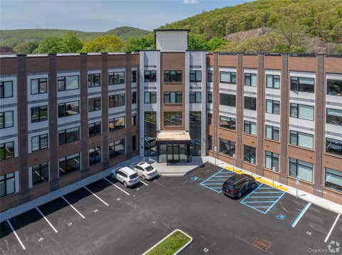 Apartment For Rent - 15 Washington Avenue #415<br/> Suffern, NY 10901