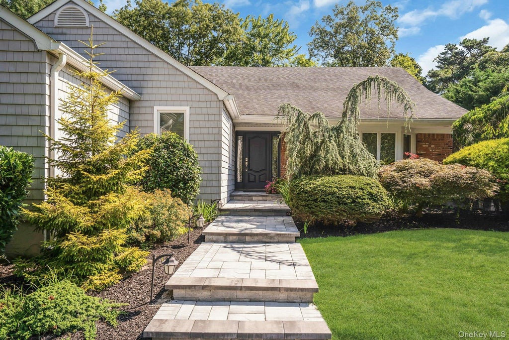 Photo of 33 McCulloch Drive, Dix Hills, NY 11746 (MLS # 1062330)