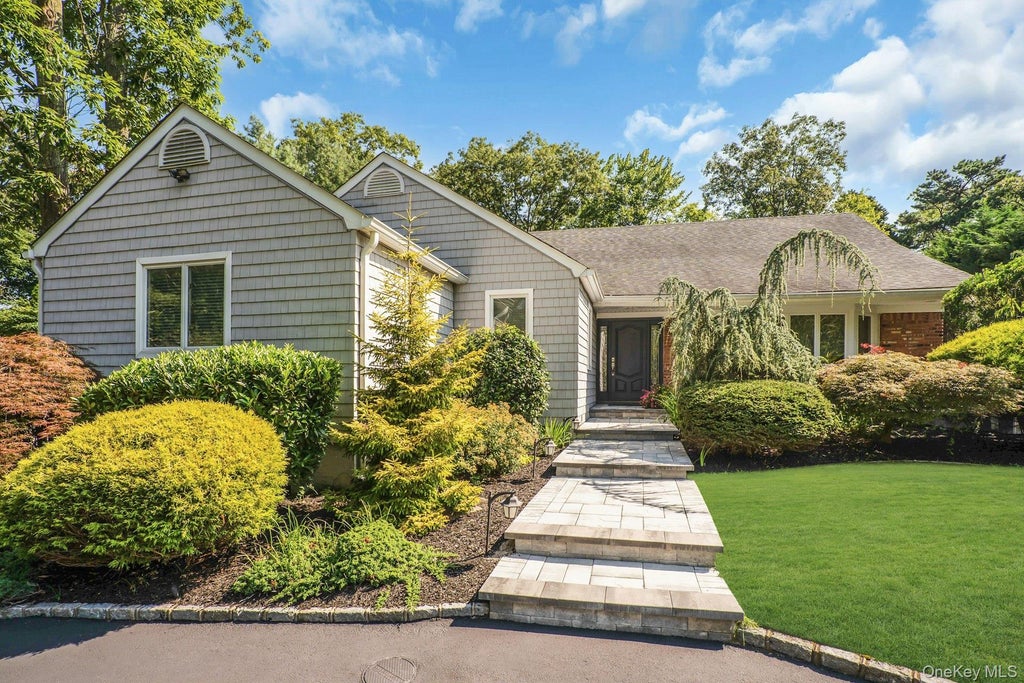 Photo of 33 McCulloch Drive, Dix Hills, NY 11746 (MLS # 1062330)