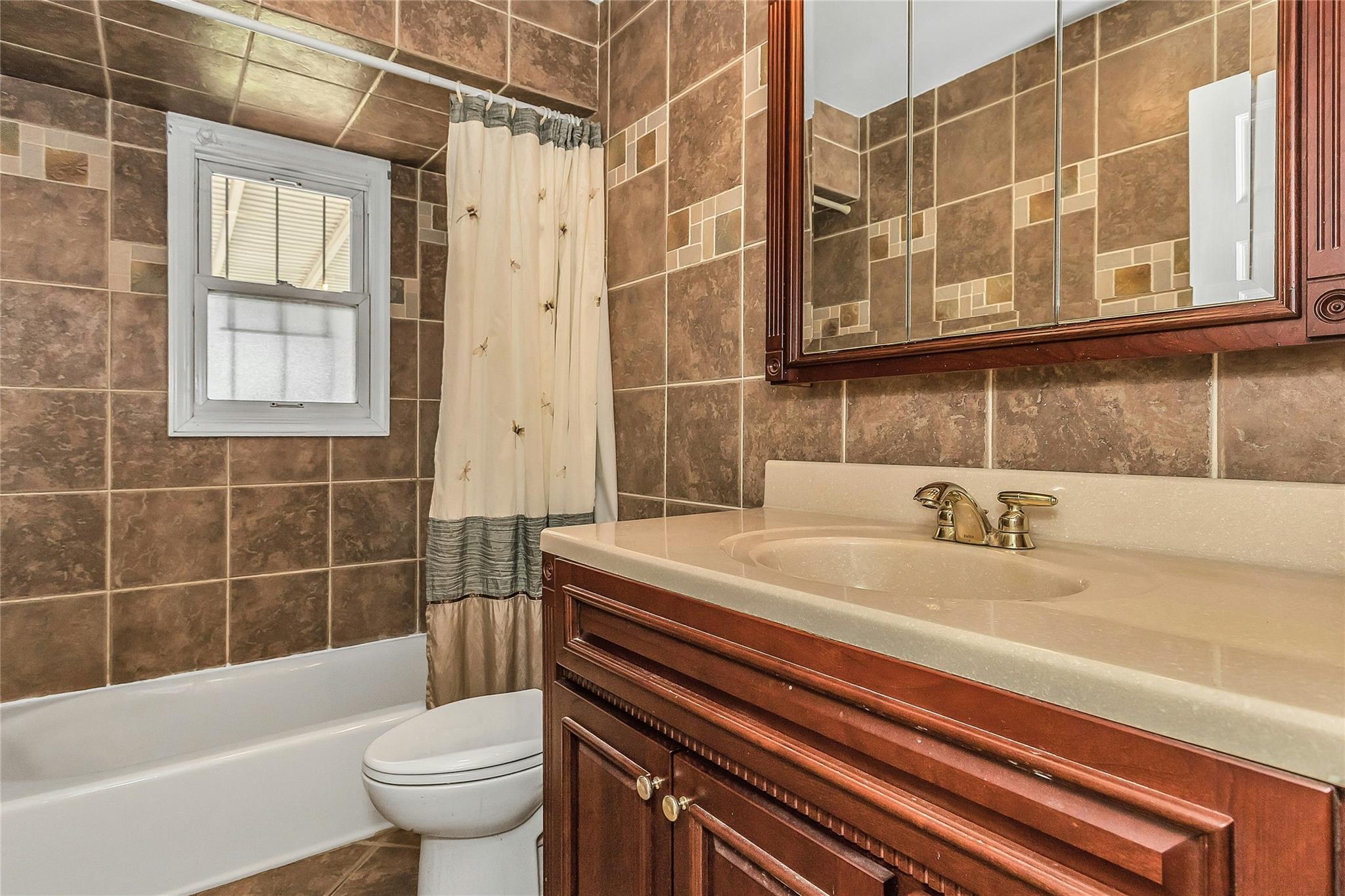 72 Guenther Avenue, Valley Stream, New York image 14