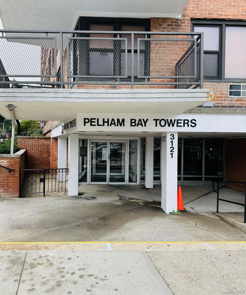 Photo of 3121 middletown Road Rd #4K, Bronx, NY 10461 (MLS # 977257)