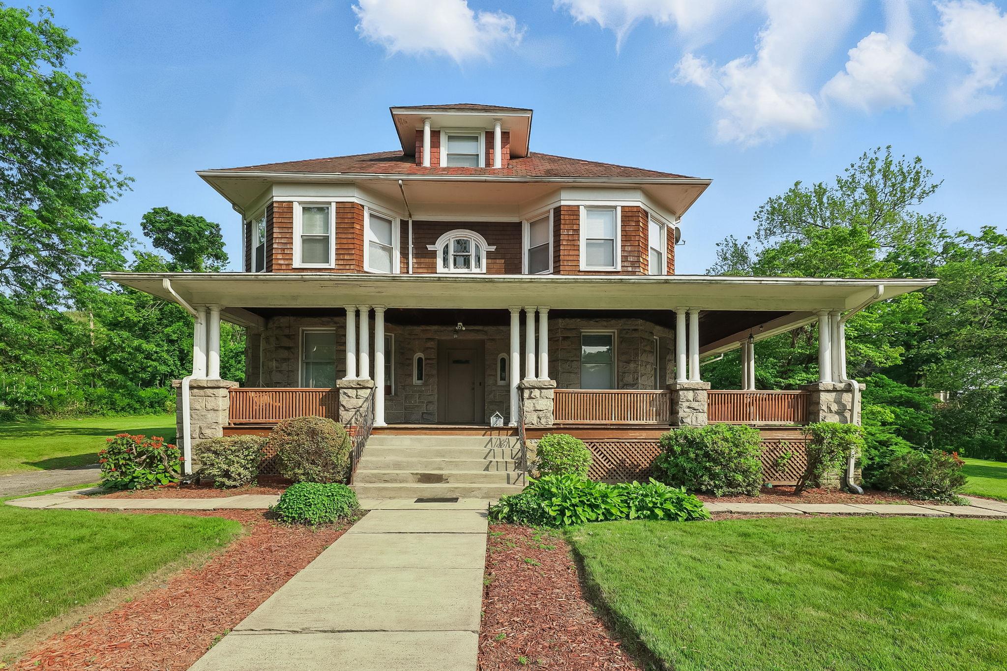 Property for Sale at Broadview Avenue, New Rochelle, New York - Bedrooms: 8 
Bathrooms: 5 
Rooms: 13  - $2,195,000