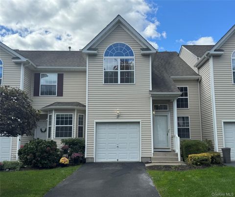 Photo of 87 Kettles Lane, Medford, NY 11763 (MLS # 919256)
