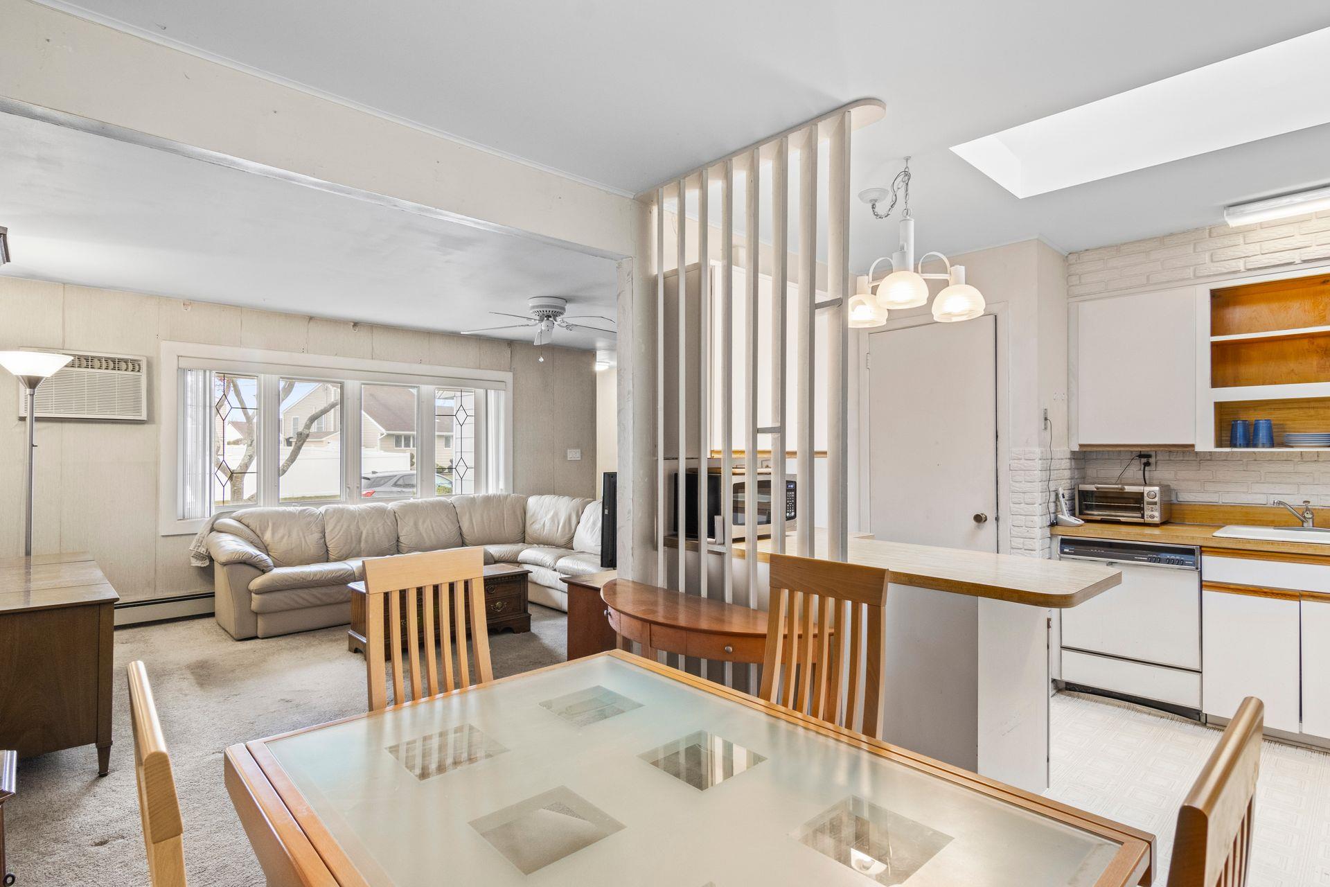 9 Thomas Drive, North Babylon, New York image 6