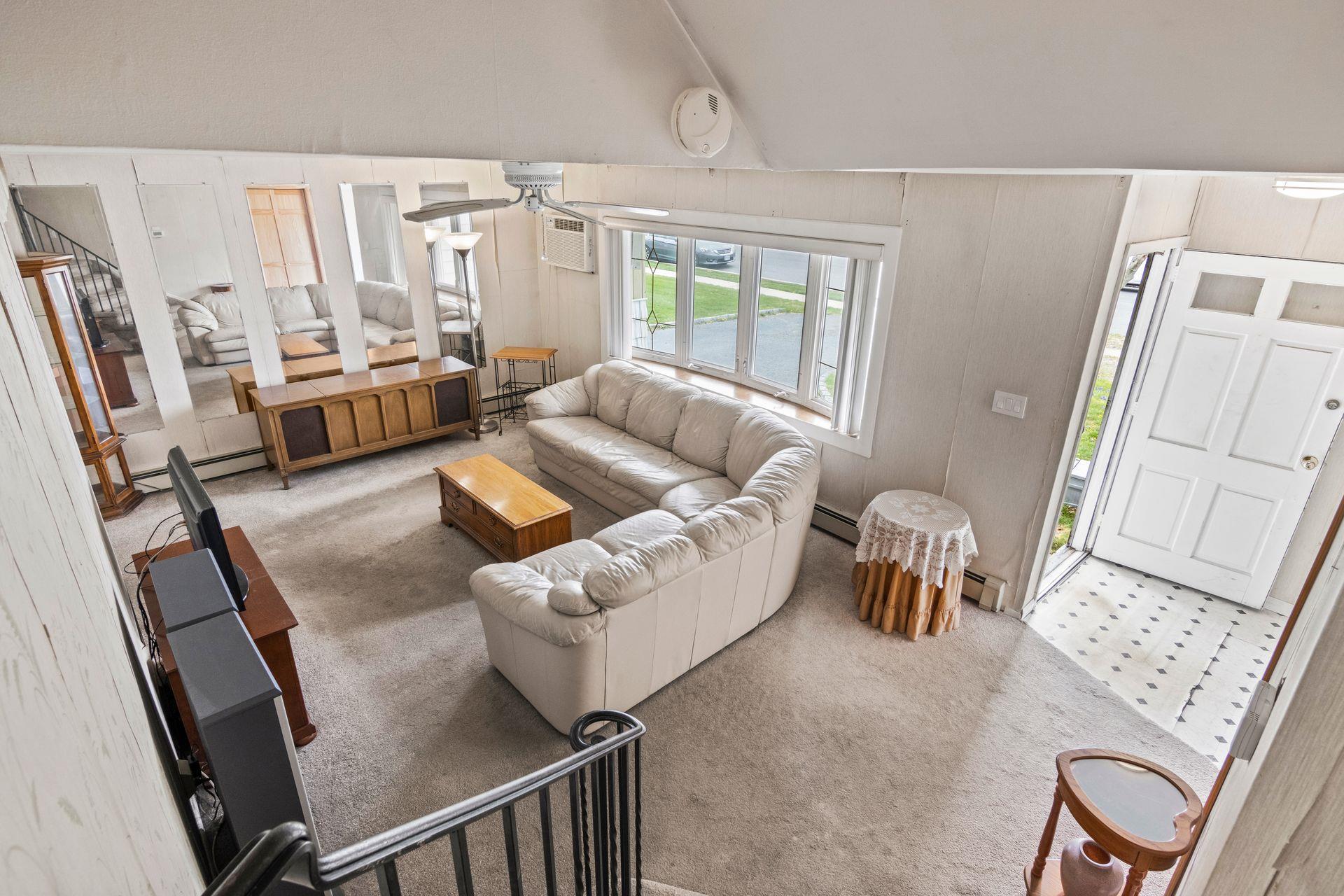 9 Thomas Drive, North Babylon, New York image 3