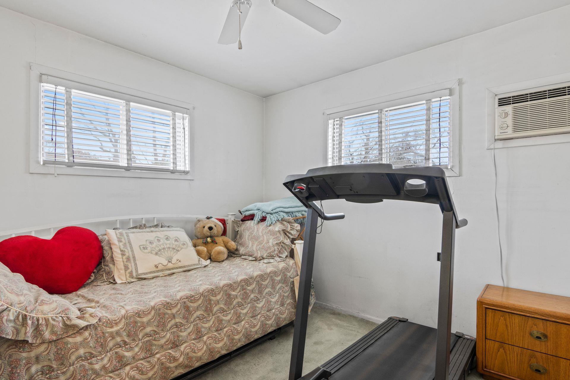 9 Thomas Drive, North Babylon, New York image 13