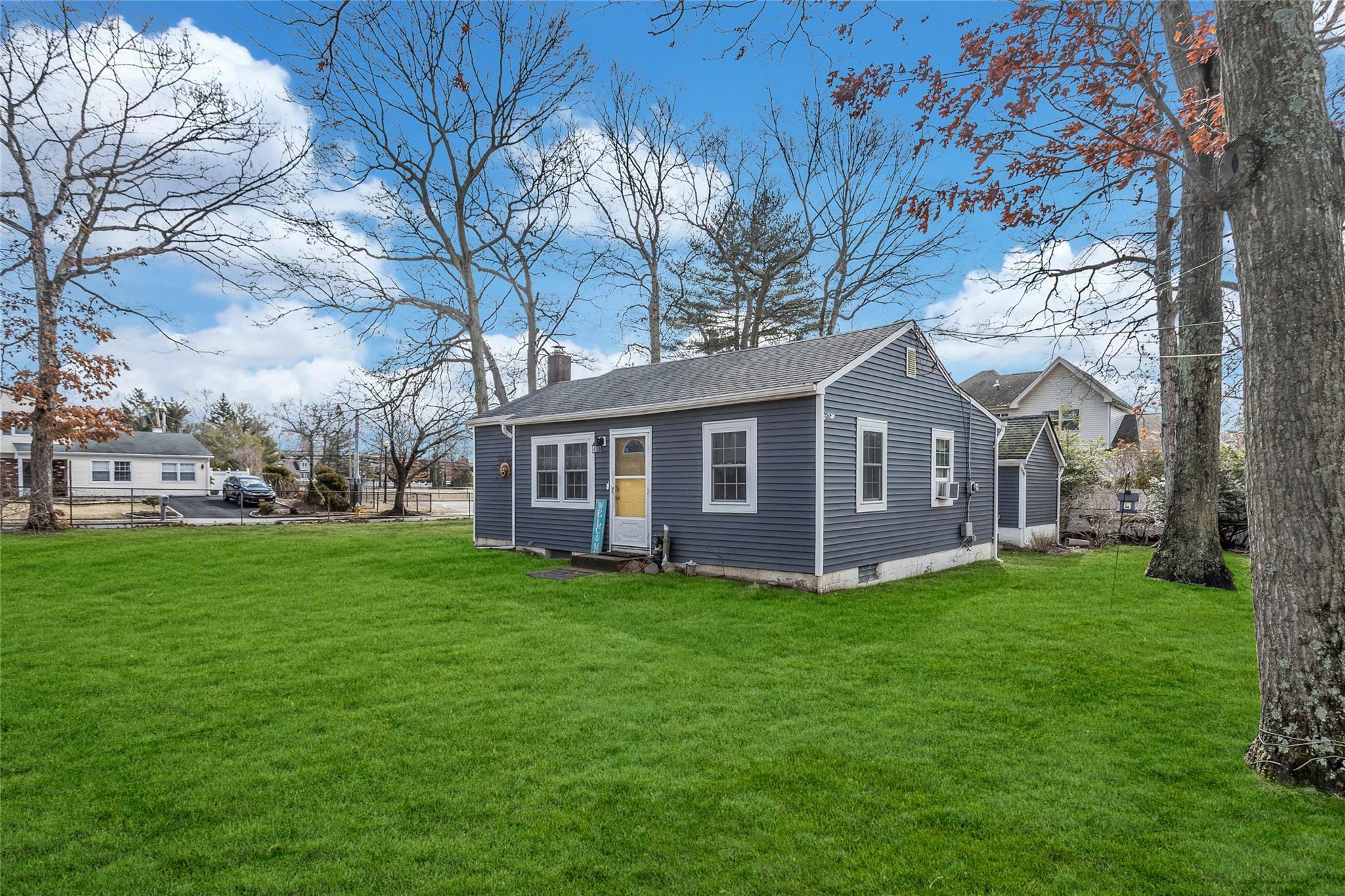 22 Arlington Terrace, Lake Grove, New York image 2