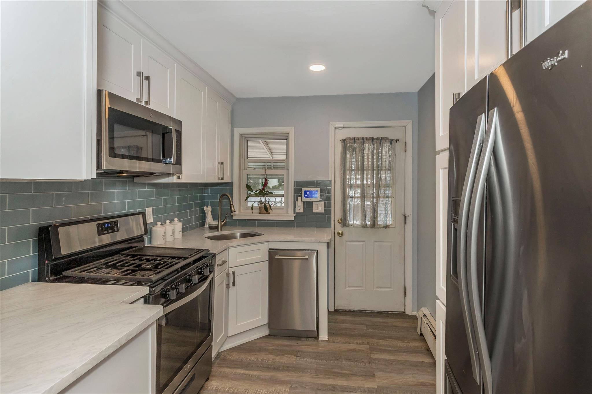22 Arlington Terrace, Lake Grove, New York image 5