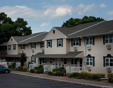 Apartment For Rent - 280 Bellmore Avenue #18<br/> Suffolk County, East Islip, NY 11730