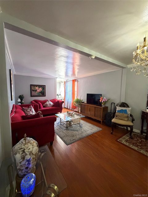 Homes For Sale - 325 E 201 Street #5 G<br/> Bronx County, Bronx, NY 10458